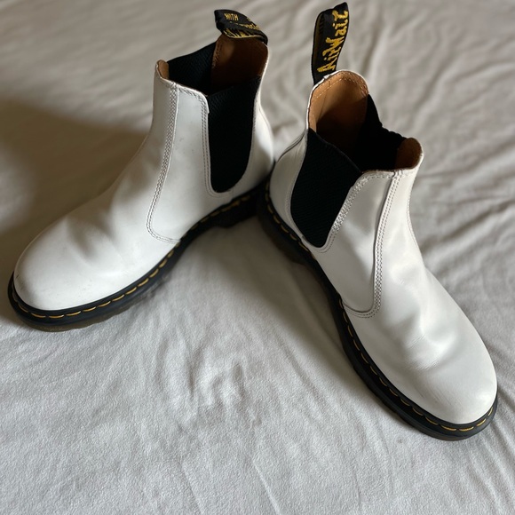Dr. Martens women's size 9 white boots - Picture 6 of 11